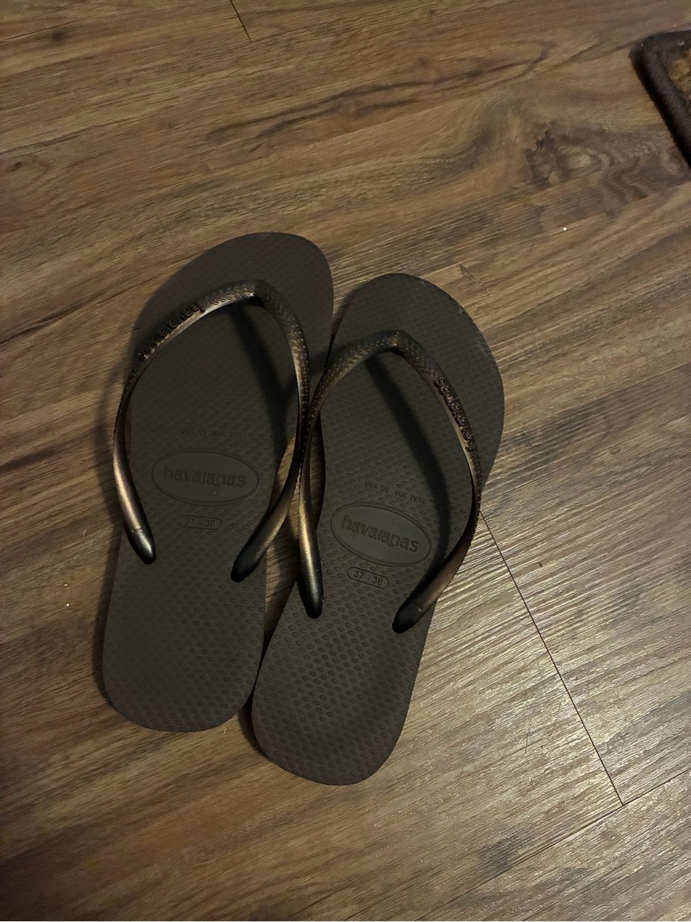 Havaianas women’s brown flip Flops with Metallic Straps